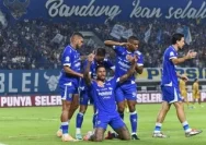 Persib Menghadapi Ambang Sejarah, Sujana Yakin untuk Hattrick Juara