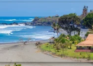 Pesona Tersembunyi Pantai Munggu: Surga Ketenangan di Bali