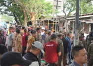 PKL Tamalanrea Makassar Berhasil Bongkar Lapak Secara Mandiri