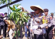 Polisi dekat dengan Petani: Program Polisi Cinta Petani di Tapung Hulu