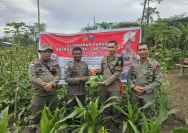 Polri dan Masyarakat Pamekasan Sambut Bersamaan Gerakan Ketahanan Pangan