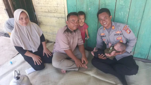 Polsek Wiradesa Menyambut Bayi Penderita Bibir Sumbing dengan Bantuan
