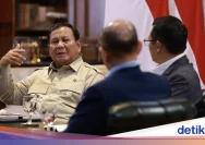 Prabowo Terlalu Sering Ke Luar Negeri, Dino Kritik Satu Kunjungan Habiskan Ratusan Miliar