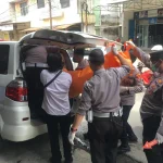 Pria Diduga ODGJ Menimbulkan Keributan di depan Alfamart Mangkubumi Yogyakarta