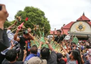 Puncak Grebeg Besar: Tradisi Prajurit Patang Puluhan Menghantar Minyak Jamas ke Kadilangu