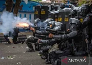 Ratusan Warga Pati Gelar Demonstrasi di Polresta Pati, Menuntut Kinerja Kepolisian Ditingkatkan