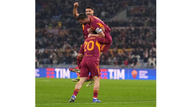 Roma Mengamankan Asa ke Liga Champions dengan Kemenangan Dramatis di Menit 98