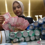 Rupiah Melemah di Awal Bulan Mei, Pasar Menunggu Kebijakan BI