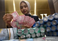 Rupiah Melemah di Awal Bulan Mei, Pasar Menunggu Kebijakan BI