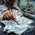 Rupiah Melungrai, Nyaris Mencapai Rp17.500 per Dolar AS - Krisis Damai AS-Iran