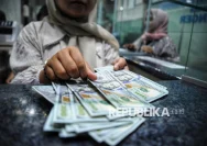 Rupiah Melungrai, Nyaris Mencapai Rp17.500 per Dolar AS - Krisis Damai AS-Iran