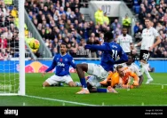 Thierno Barry Gemparkan Premier League: Dua Gol, Kontroversi Offside, dan Perayaan Viral