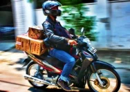 Tips Aman Membawa Barang Belanja dengan Sepeda Motor