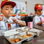 Wabup Mimik Sidak Program Makan Bergizi Gratis di SDN Pucang 1