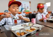 Wabup Mimik Sidak Program Makan Bergizi Gratis di SDN Pucang 1