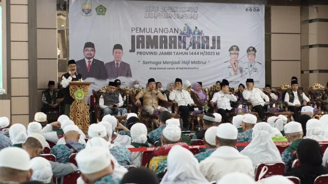 Wagub Jambi Minta Jamaah Haji Kloter BTH 21 Jaga Kesabaran dan Keikhlasan