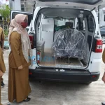 Wali Kota Alfin Serahkan Ambulance untuk Warga Dusun Harapan, Sungai Ning