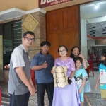 Yayasan Bina Keluarga Sehat Sejahtera Berbagi Daging Kurban di Semarang