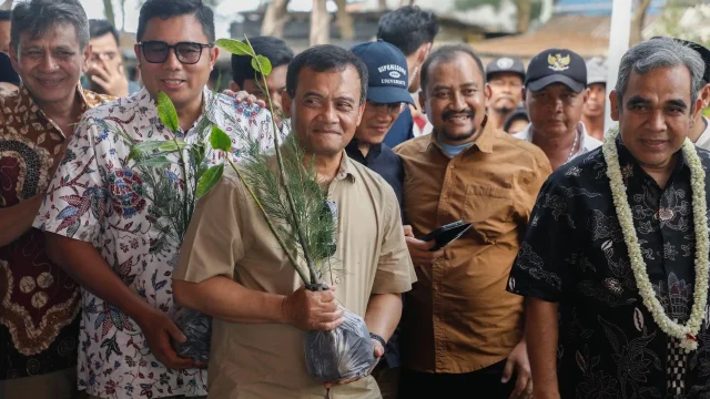 Ahmad Luthfi Ajak Masyarakat Jaga Pesisir Jateng