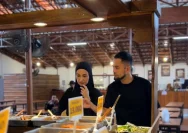 Aktor Teuku Wisnu Membuka Rumah Makan Rindu Ndeso dengan Program Bayar Rp6.500 Makan Sepuasnya
