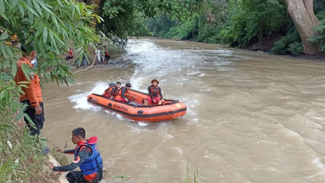 Bocah 6 Tahun Tenggelam di Sungai Way Pisang Palas Aji, Pencarian Belum Berhasil