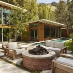 Dakota Johnson Jual Rumah Mewah di West Hollywood dengan Harga Rp108 Miliar