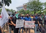 Dolar Melambung, Mahasiswa di Jateng Menggelar Aksi Unjuk Rasa