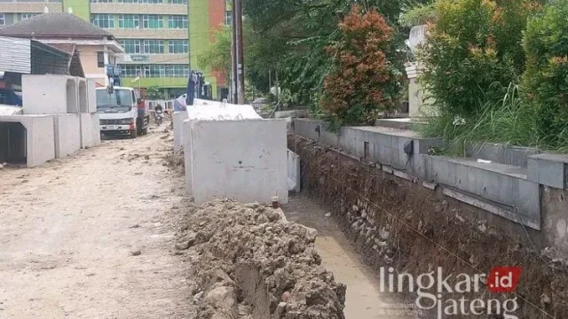 DPUTR Pati Tepati Janji, Membangun Ruas Jalan Depan RSUD Kayen