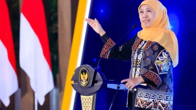 Gubernur Khofifah Pantau Langsung Verifikasi SPMB di Madiun
