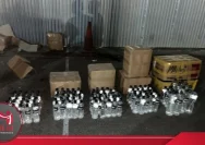 Gudang Miras Ilegal Ditemukan di Lamongan, 808 Botol Arak Disita