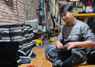 Harga Bahan Naik: Pengrajin Joran di Cianjur Menghadapi Kesulitan