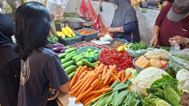 Harga Pangan Hari Ini: Penurunan Umum, Namun Bawang dan Minyak Goreng Meningkat