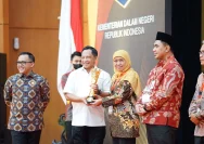 Jawa Timur Raih Penghargaan Kemendagri untuk Penurunan Pengangguran