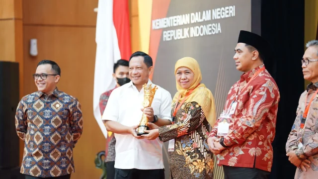 Jawa Timur Raih Penghargaan Kemendagri untuk Penurunan Pengangguran
