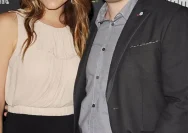Jenny Mollen Mengungkapkan Perasaan Reflektif dalam Esai Setelah Berpisah dari Jason Biggs