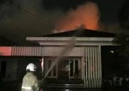 Kebakaran Hebat di Semarang: Percikan Api dari Ponsel Menghanguskan Rumah