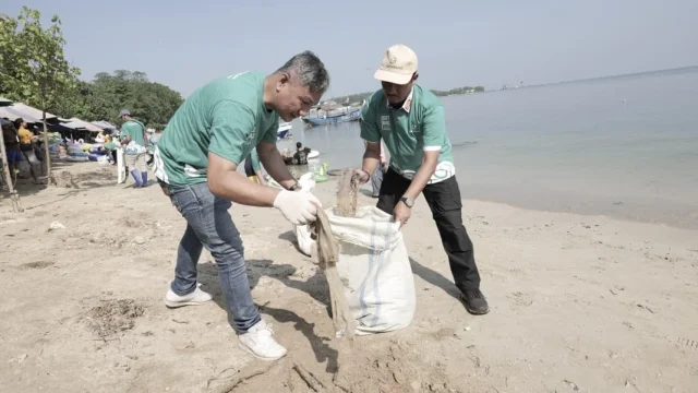 Kegiatan Mageri Segoro di Pantai Teluk Awur, Jepara, Mengumpulkan 263,7 Kg Sampah