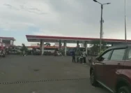 Kemacetan Pertamina di Makassar: Antrean Panjang Kendaraan Hingga Truk