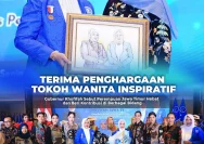 Khofifah Terima Penghargaan sebagai Tokoh Perempuan Inspiratif Penguatan Keamanan dan Kesadaran Hukum Jawa Timur