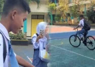 Kisah Haru Anak SAD Daftar SMA Favorit di Tebo, Tempuh 4 Jam dari Pedalaman Demi Masa Depan