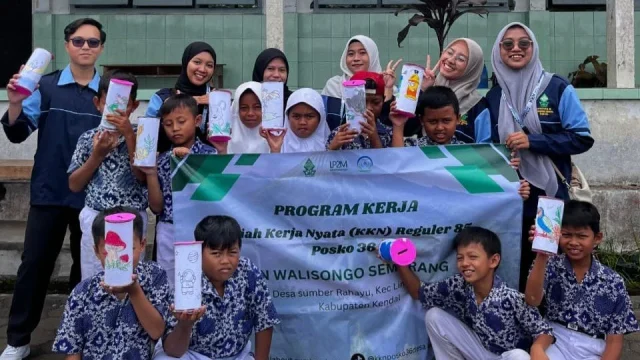 KKN UIN Walisongo Ajak Siswa SDN Mijen Melukis Celengan untuk Membangun Kebiasaan Menabung