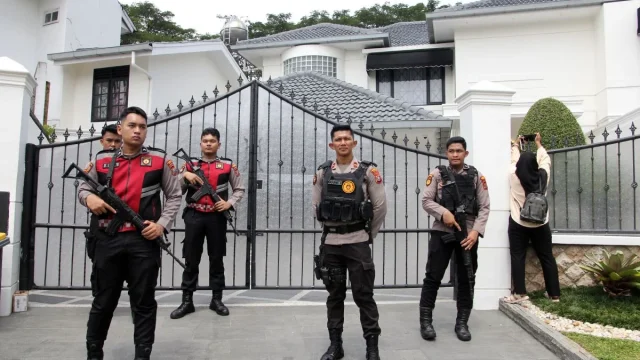 KPK Geledah Rumah Silmy Karim, Menemukan Deretan Motor Hingga Valas