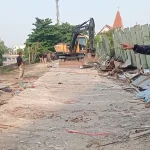 Lapak PKL dan Parkir Liar di Samping The Park Mall Dibongkar