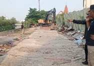 Lapak PKL dan Parkir Liar di Samping The Park Mall Dibongkar