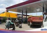 Makassar Menghadapi Kenaikan Harga BBM: Antrean Panjang dan Harga yang Melebihi Rp16.000