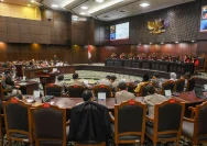 Mensesneg dan Pigai Bertengkar tentang Jabatan Sipil di Polri
