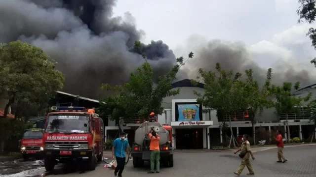 Pabrik di Kabupaten Pati Terbakar, Produksi dan Distribusi Terhenti