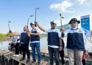 Pancasila dan Lingkungan: PLN Bantu 2.000 Bibit Tanaman di Pantai Tirang Semarang