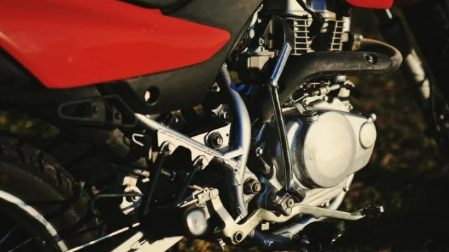 Pelumas Motor 2-Tak dengan Standar Baru: Apa Kelebihannya?