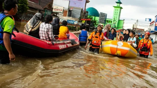 Pemkab Bandung Berantas Banjir, Sampah, dan Kemarau Panjang dengan Kolaborasi Pentaheliks